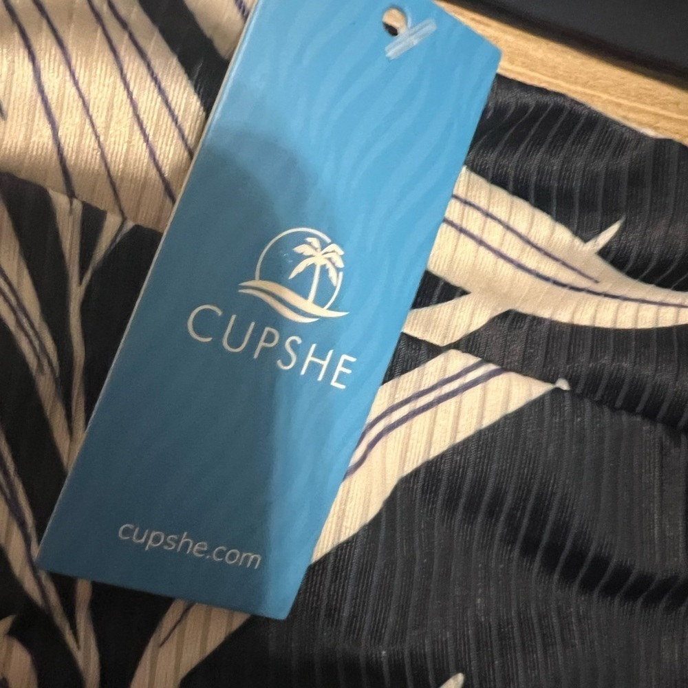 NWT Cupshe: Spring Bikini Bandeau and Palms Away Bottom - Picture 6 of 7